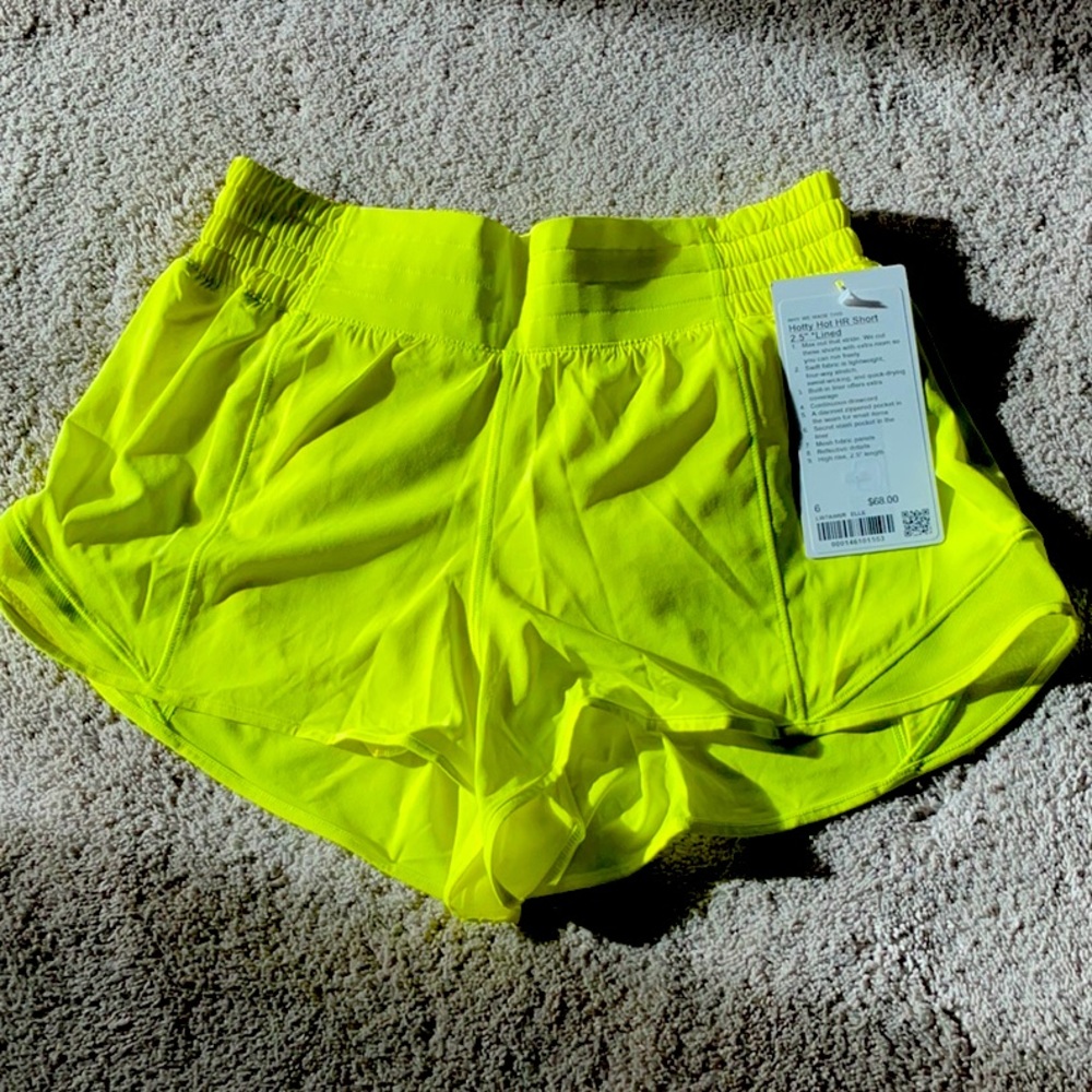 NWT Lululemon Hotty Hot Short HR 2.5” Lined